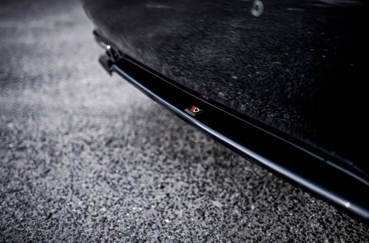 Central Rear Splitter Lexus LS Mk4 Facelift - immagine 3