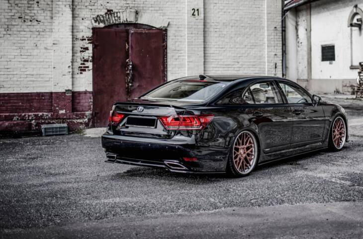 Central Rear Splitter Lexus LS Mk4 Facelift - immagine 4