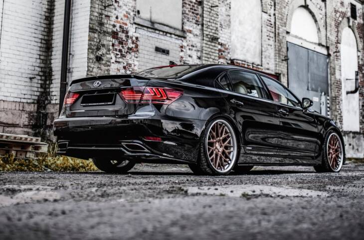 Central Rear Splitter Lexus LS Mk4 Facelift - immagine 5
