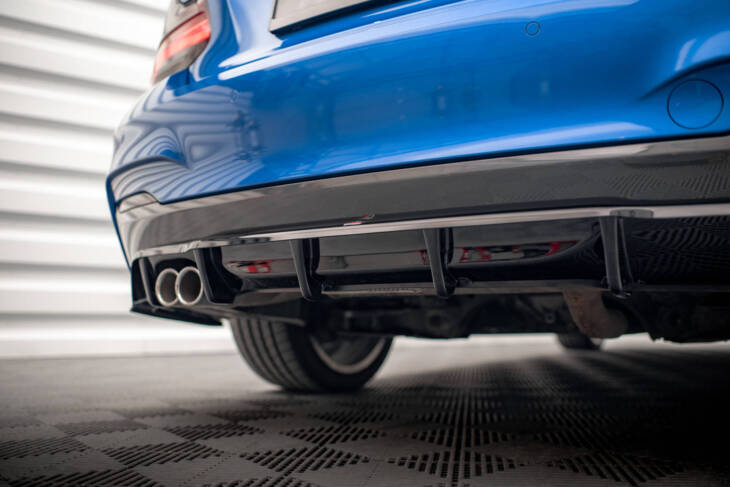 Central Rear Splitter (with vertical bars) BMW 2 M-Pack F22 - immagine 4