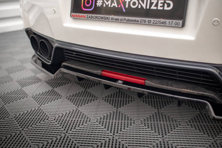 Central Rear Splitter (with vertical bars) Nissan GTR R35 Facelift - immagine 5
