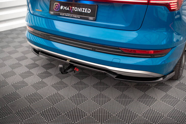 Central Rear Splitter (with vertical bars) Audi e-tron - immagine 2