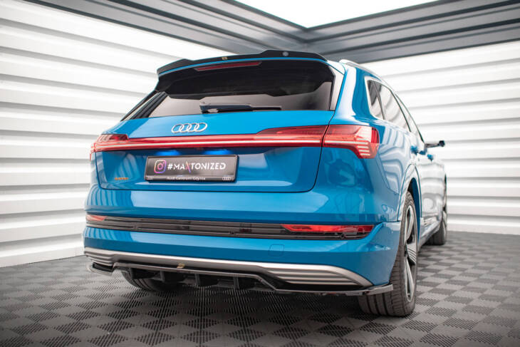 Central Rear Splitter (with vertical bars) Audi e-tron - immagine 4