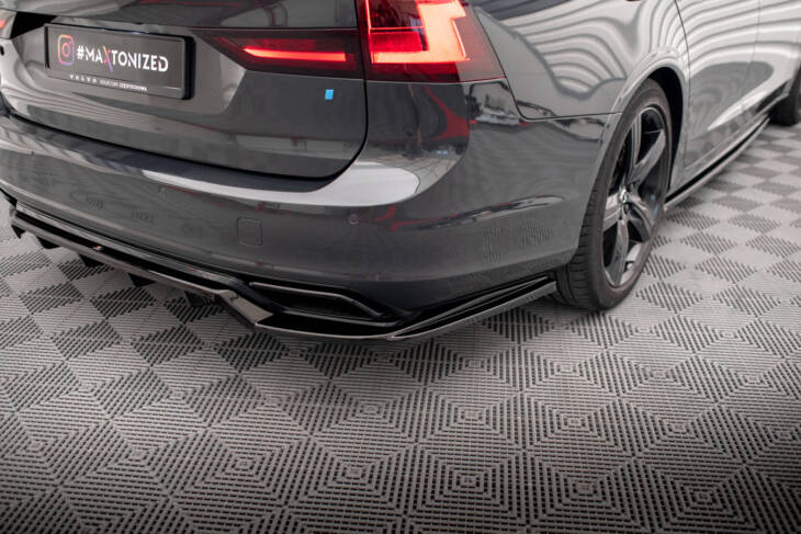 Central Rear Splitter (with vertical bars) Volvo V90 / S90 R-Design Mk2 - immagine 4