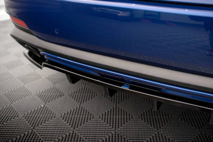 Central Rear Splitter (with vertical bars) Maserati Levante GTS Mk1 - immagine 4