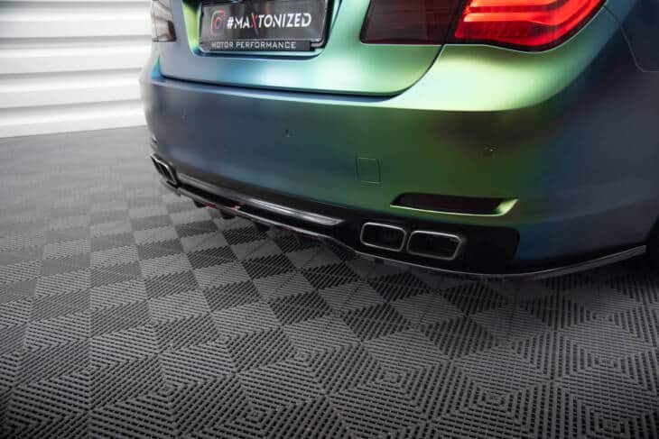 Central Rear Splitter (with vertical bars) BMW 7 F01 - immagine 5