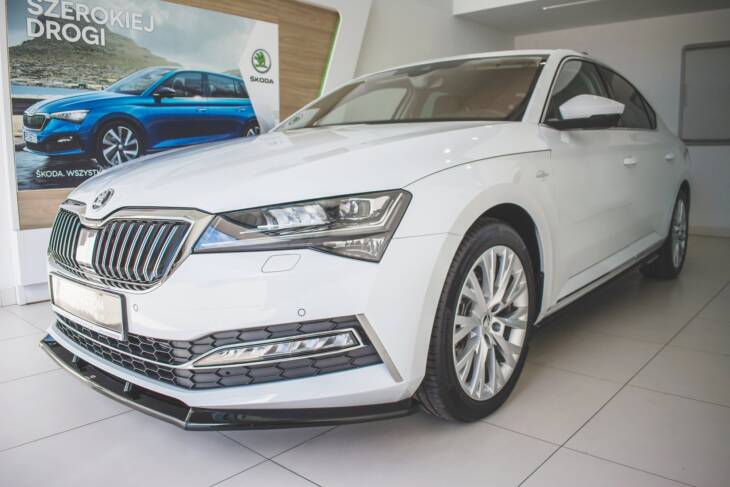 Front Splitter V.2 Skoda Superb Mk3 FL - immagine 5