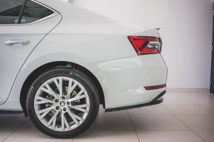 Rear Side Splitters Skoda Superb Mk3 FL Hatchback / Estate - immagine 2