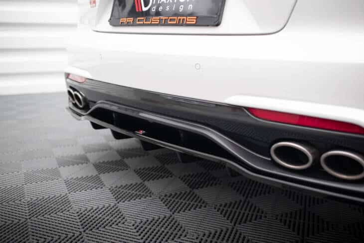 Central Rear Splitter (with vertical bars) Kia Stinger Mk1 - immagine 4