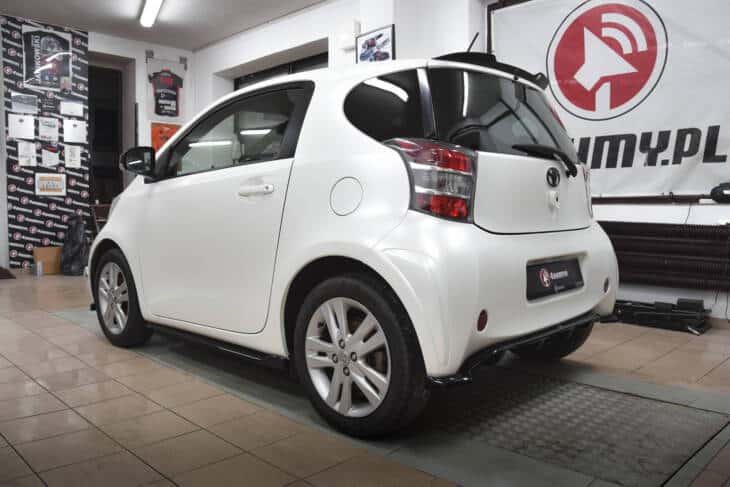 Central Rear Splitter (with vertical bars) Toyota IQ - immagine 2