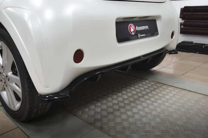 Central Rear Splitter (with vertical bars) Toyota IQ - immagine 3